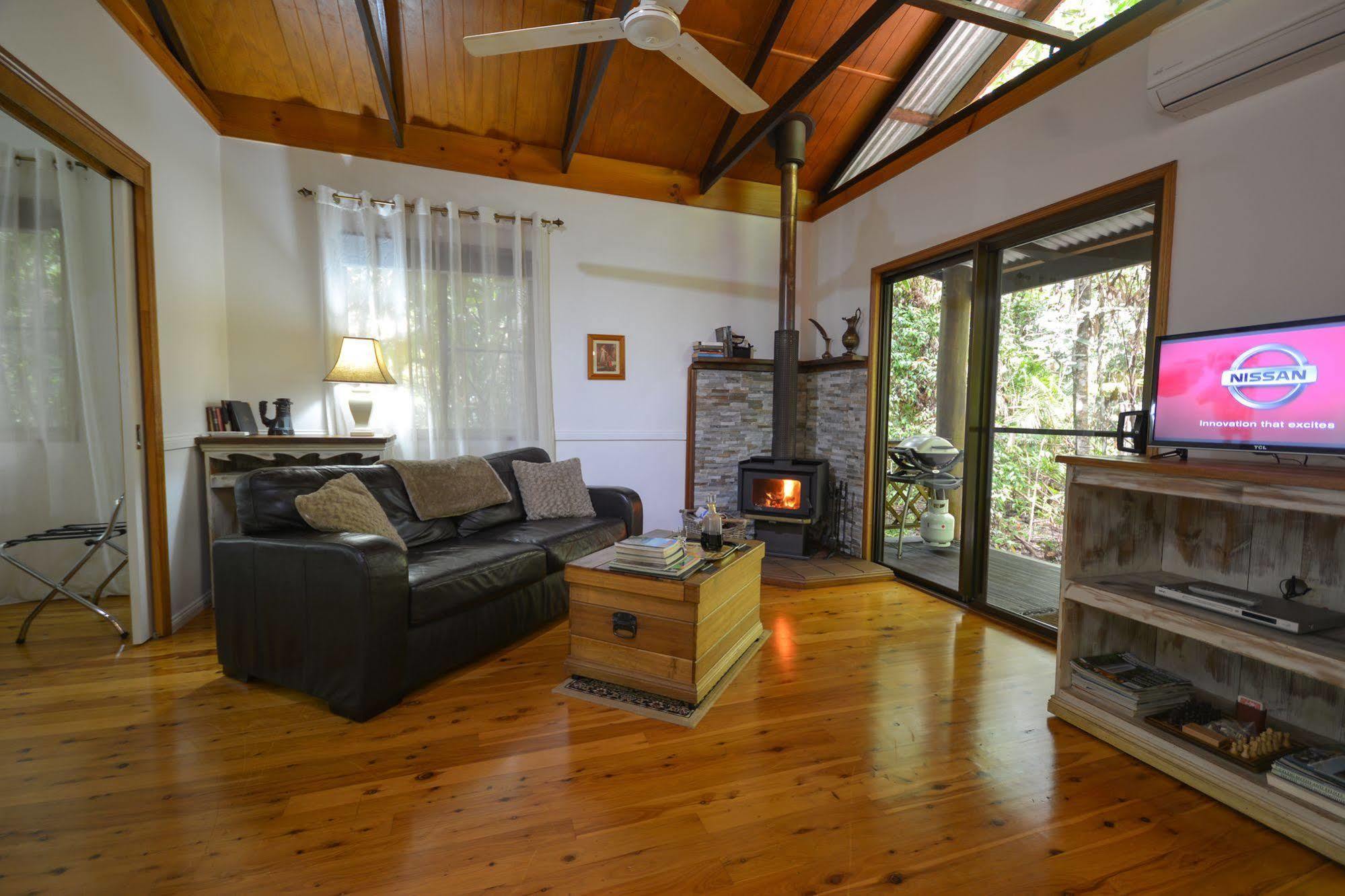Crater Lakes Rainforest Cottages Yungaburra Exterior photo